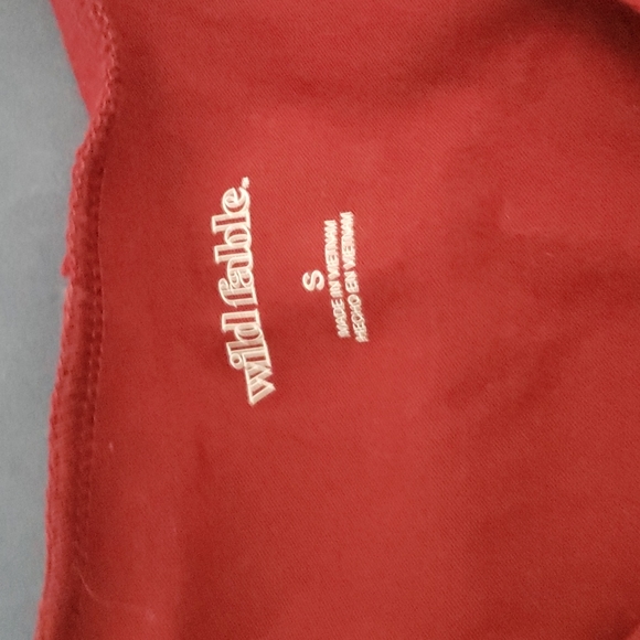 Maroon crop top. Worn few times. Size small. Wild fable. I'm open to offers - Picture 2 of 2